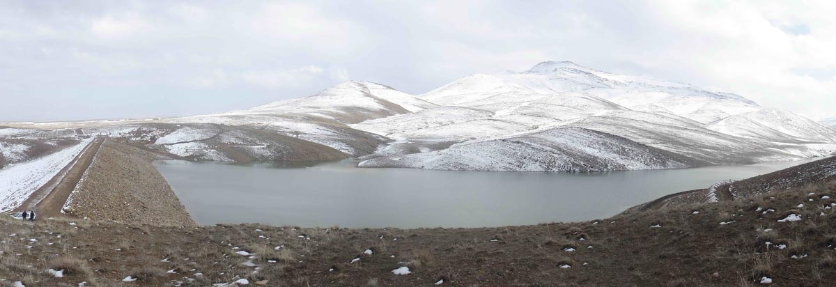 نمایی از بدنه سد خاکی شماره (1) میرزاخانلو