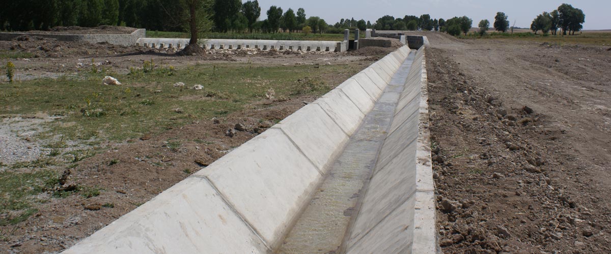 نمایی از کانال انتقال آب بند انحرافی چنگور